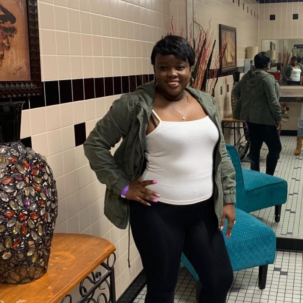 Meet your Posher, Alexis